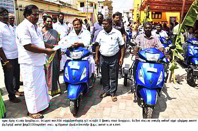 மாற்றுத் திறனாளிகளுக்கு 
நலத்திட்ட உதவிகள் வழங்கல்