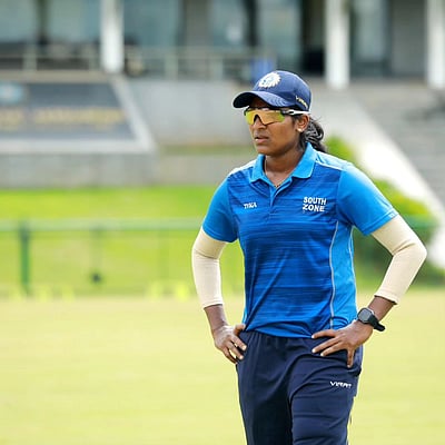 மகளிர் பிரீமியர் லீக்: கடைசி பந்தில் சிக்ஸர் அடித்த சஜனாவின் வலி மிகுந்த கதை! 