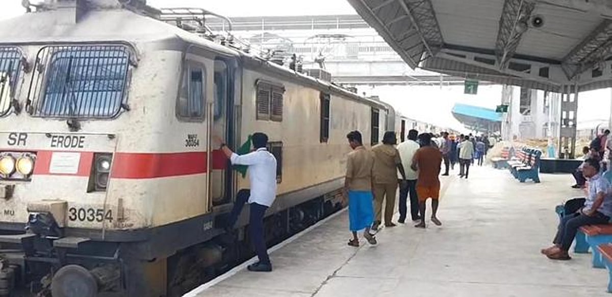 அரக்கோணம் அருகே சிக்னல் கோளாறால் ரயில்கள் தாமதம்