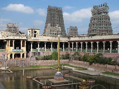 ஓதுவாா், அா்ச்சகா் பயிற்சி பள்ளியில் சேர விண்ணப்பிக்கலாம்