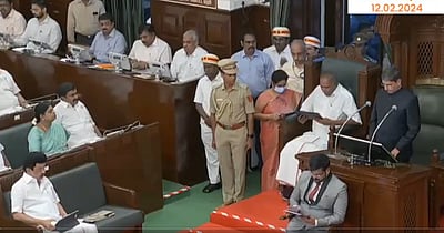 அவையில் இருந்து ஆளுநர் ஏன் வெளியேறினார்: ஆளுநர் மாளிகை விளக்கம்