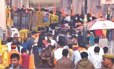 அயோத்தியில் குவியும் பக்தர்கள் கூட்டம்!