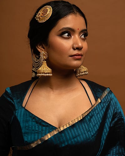 நீலக்குயில்.. அன்னா பென்!