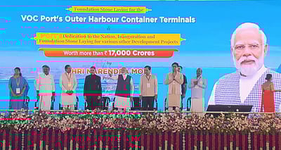 தூத்துக்குடியில் ரூ.17,300 கோடி திட்டங்களை தொடக்கிவைத்தார் மோடி!