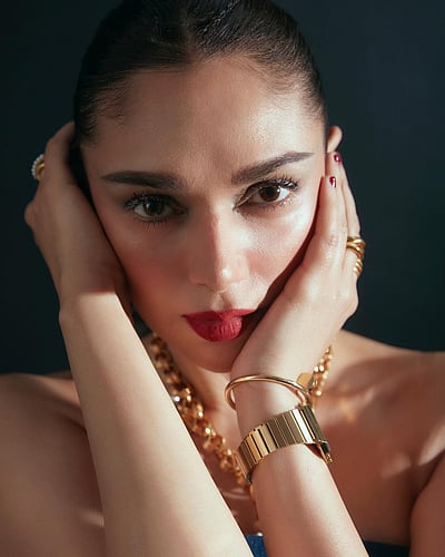 ’கண்கள் ஏதோ தேட....’ அதிதி ராவ்!