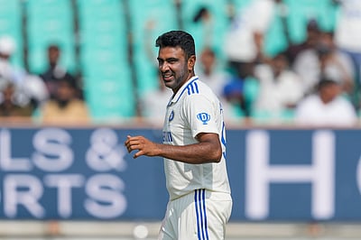 டெஸ்ட்டில் 500 விக்கெட்டுகள் வீழ்த்தி அஸ்வின் சாதனை!