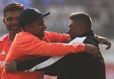 சர்ஃபராஸ் கான் தந்தைக்கு சர்ஃப்ரைஸ் கொடுத்த ஆனந்த் மஹிந்திரா