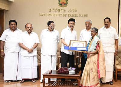 9 தமிழறிஞர்களுக்கு இலக்கிய மாமணி விருது: முதல்வர் ஸ்டாலின் வழங்கினார்!
