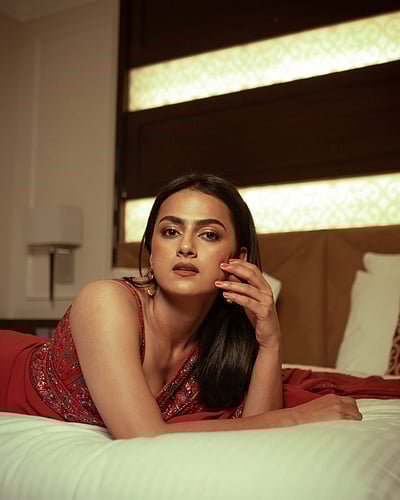 இறுகப்பற்று.. ஷ்ரத்தா ஸ்ரீநாத்!