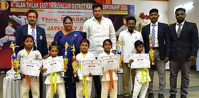 மாவட்ட  கராத்தே போட்டி:
250 போ் பங்கேற்பு