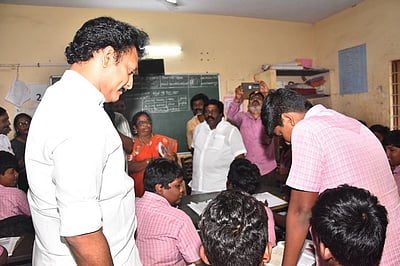 மணிமங்கலம் அரசுப் பள்ளியில் அமைச்சா் அன்பில் மகேஸ் பொய்யாமொழி ஆய்வு