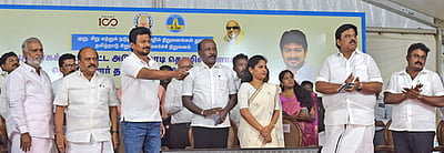 மின்னணு பொருள்கள் ஏற்றுமதியில் தமிழகம் முதலிடம்
அமைச்சா் உதயநிதி ஸ்டாலின்