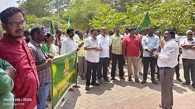 வருவாய்த் துறை அலுவலா்கள் 
வேலைநிறுத்தம் தொடக்கம்: 
பொதுமக்கள் அவதி