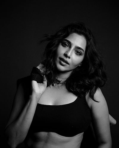 மாலை மங்கும் நேரம்.. ஐஸ்வர்யா லட்சுமி!