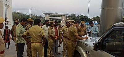 திருட்டு வழக்கில் முதியவா் கைது:
மகன், மனைவி அடுத்தடுத்து தற்கொலை