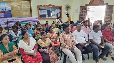 வருவாய்த் துறையினா் 2-ஆவது நாளாக வேலை நிறுத்தம்