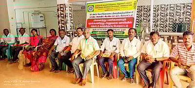 வருவாய்த் துறையினா் போராட்டம்