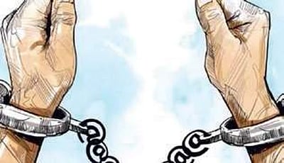 கைதான அரசு அதிகாரியின் வீட்டில் ரொக்கம் மற்றும் நகைகள்... இவ்வளவா?