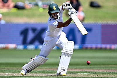 2-வது டெஸ்ட்: தென்னாப்பிரிக்கா 220 ரன்கள் குவிப்பு!