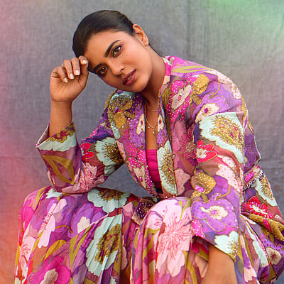 வண்ண வண்ண கோலம்.. ஐஸ்வர்யா ராஜேஷ்!