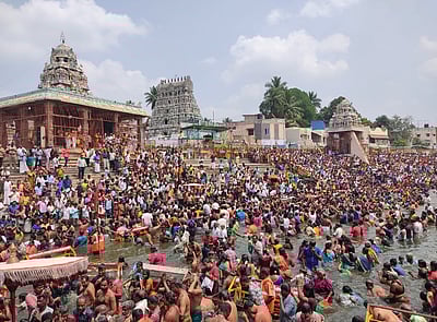 கும்பகோணத்தில் மாசி மக விழா: மகாமகக் குளக்கரையில் தீர்த்தவாரி