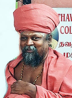 உலக மானுடத்தைப் பற்றி சிந்திப்பவை சிற்பியின் கவிதைகள்! - குன்றக்குடி பொன்னம்பல அடிகளாா் புகழாரம்!