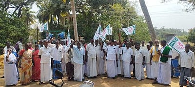 பால் உற்பத்தியாளா்கள் ஆா்ப்பாட்டம்