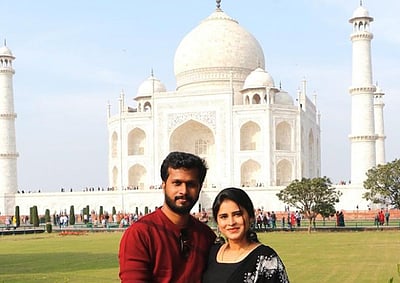 தாஜ் மஹாலுக்குச் சென்று காதலர் நாளைக் கொண்டாடிய ரித்திகா!