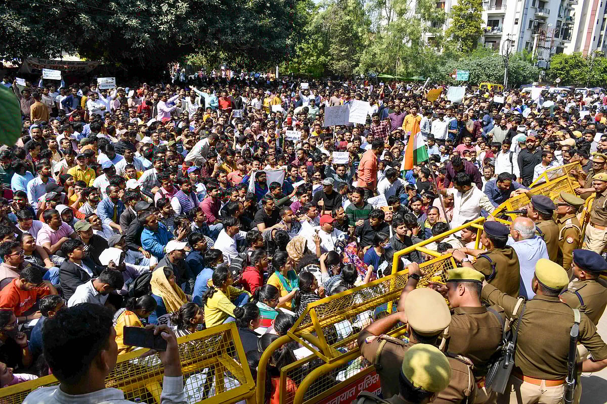 உ.பி.யில் தலைமைக் காவலர் எழுத்துத் தேர்வு ரத்து