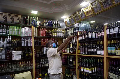 புதுச்சேரியில் மதுக் கடைகளுக்கான லைசன்ஸ்  கட்டணம் உயர்வு! 