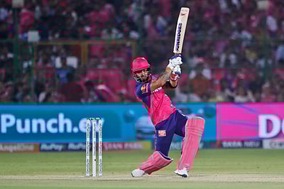 ரியான் பராக் அதிரடி: தில்லிக்கு 186 ரன்கள் இலக்கு!