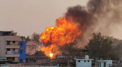 ஆரணியில் அடுமனை குடோனில் தீ விபத்து