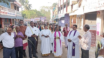 பொறையாரில் குருத்தோலை பவனி