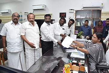 ‘இந்திய தோ்தல் ஆணையம்
ஒருதலைபட்சமாக செயல்படுகிறது’