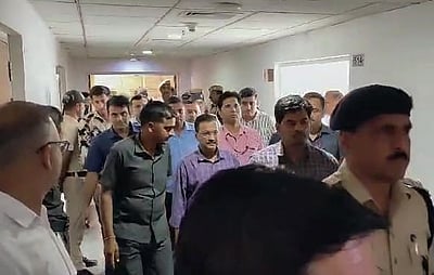 ‘அரசியல் சதி’: நீதிமன்றத்தில் கேஜரிவால் ஆஜர்!