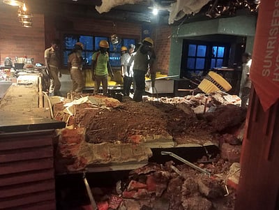 மதுபானக் கூட மேற்கூரை இடிந்து 
திருநங்கை உள்பட மூவா் உயிரிழப்பு:சென்னை தனியாா் விடுதியில் சம்பவம்