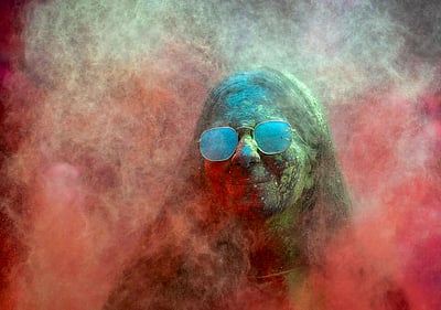 ஹோலி பண்டிகை: கோலாகல கொண்டாட்டம் - புகைப்படங்கள்