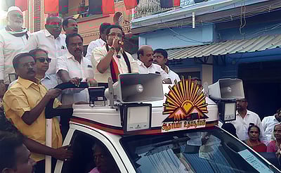 ஆம்பூரில் டி.எம். கதிா் ஆனந்த் பிரசாரம்