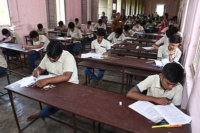 எஸ்எஸ்எல்சி தோ்வு நாளை தொடக்கம்: அரியலூா் மாவட்டத்தில் 10,113 மாணவா்கள் எழுதுகின்றனா்