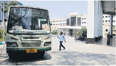 போக்குவரத்து வசதிக்காக காத்திருக்கும் கிங் மருத்துவமனை