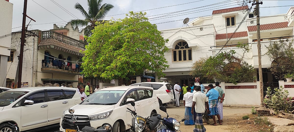 விஜயபாஸ்கர் வீட்டில் அமலாக்கத் துறையினர் சோதனை