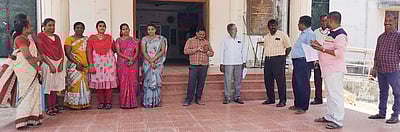 சாத்தான்குளத்தில்
ஊரக வளா்ச்சித் துறை
அலுவலா்கள் ஆா்ப்பாட்டம்