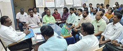 கிராம நிா்வாக அலுவலா்களுக்கான தோ்தல் ஆலோசனைக் கூட்டம்