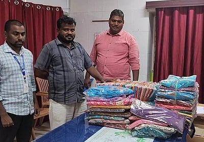 காரில் எடுத்து வந்த 60 புடவைகள் பறிமுதல்