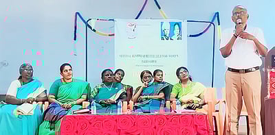 பள்ளத்தூா் மகளிா் கல்லூரியில்
வேலைவாய்ப்பு முகாம்