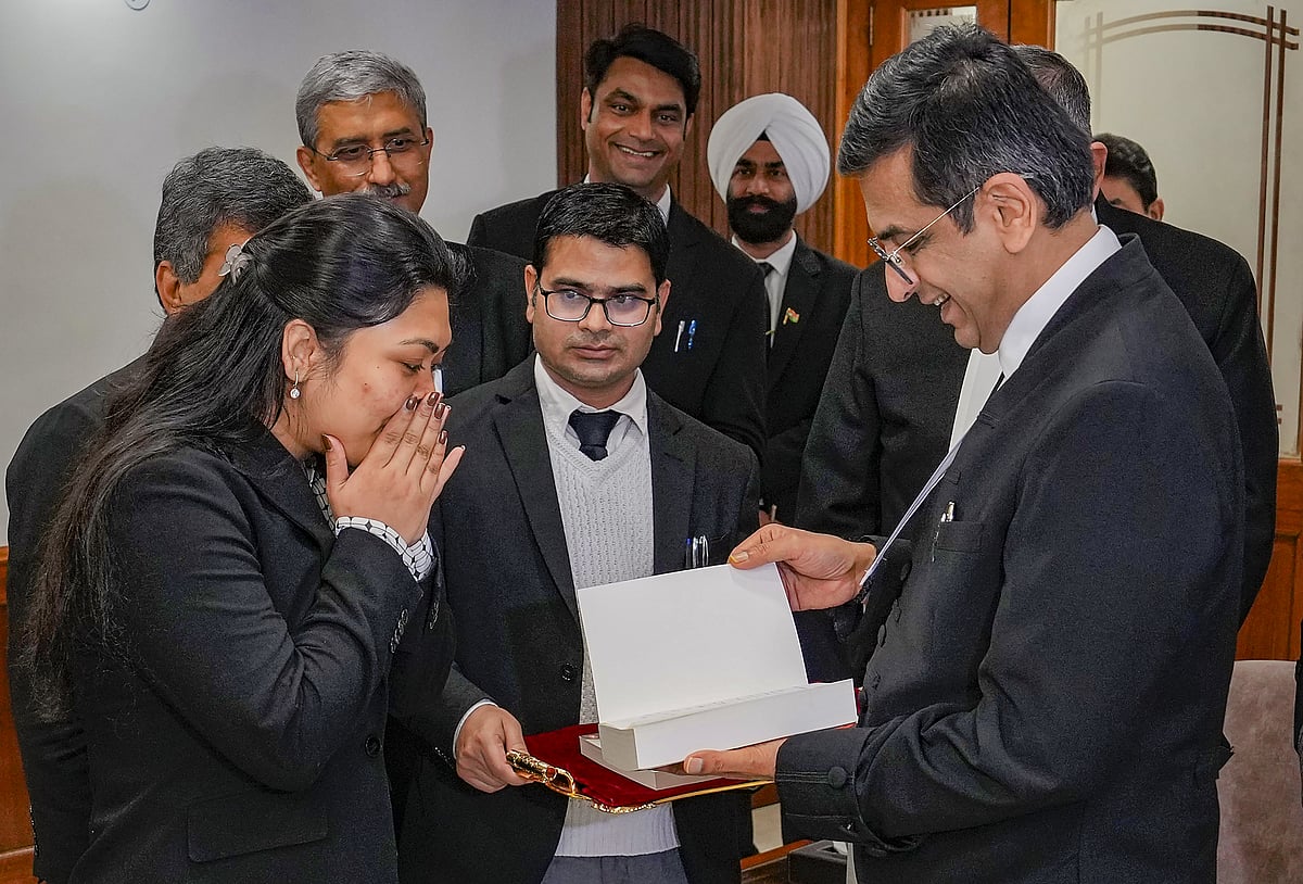 சமையல்காரர் மகளுக்கு அமெரிக்காவில் சட்ட முதுகலை படிக்க வாய்ப்பு!