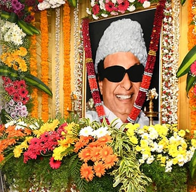 பாஜக பிரசாரத்தில் எம்ஜிஆா் பாடல்!