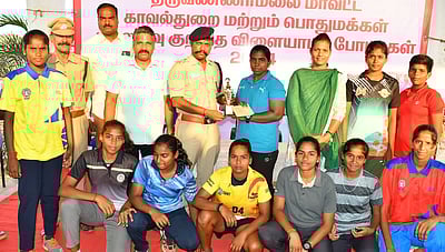 பொதுமக்கள், காவல்துறை 
விளையாட்டுப் போட்டிகள்