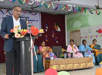 பிற மொழிகளையும் கூடுதலாக கற்றுக் கொள்ள வேண்டும்: துணைவேந்தா் வி. திருவள்ளுவன்