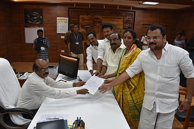 கரூரில் ஜோதிமணி வேட்பு மனு தாக்கல்!